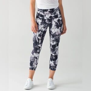 Lululemon Wunder Under Crop (Hi-Rise)
Obscurred Black Dusty Mauve